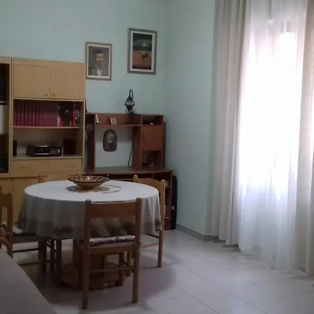 Leonardo Apartment